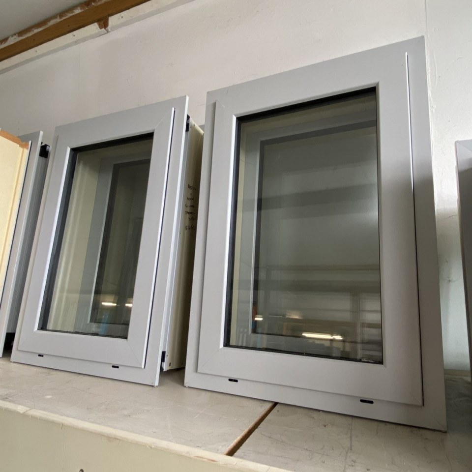 NEW Double Glazed Aluminium Window 400 x 600 Silver Pearl