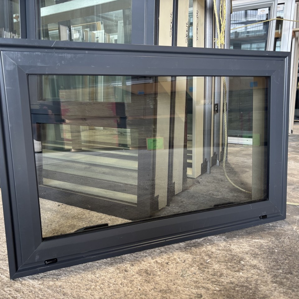 *NEW Double Glazed Aluminium Window 880 x 545 #4041